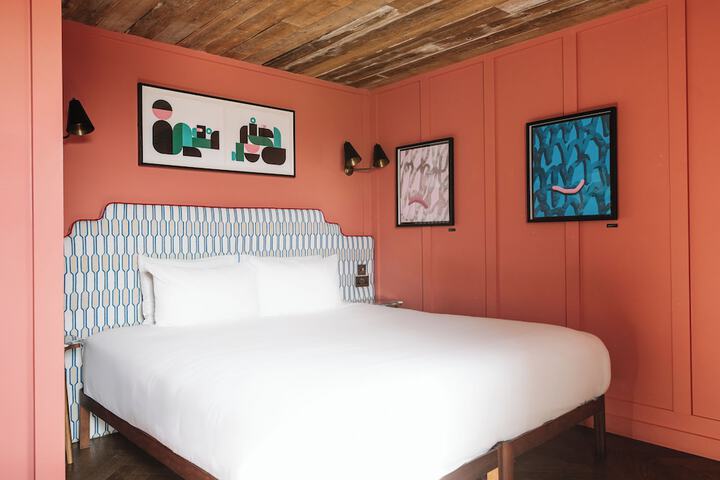 Room 20 of 66