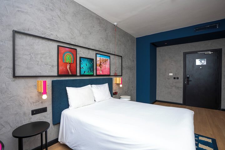 Room 5 of 65