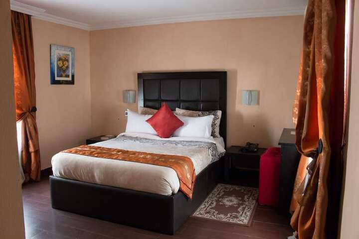 Room 7 of 19