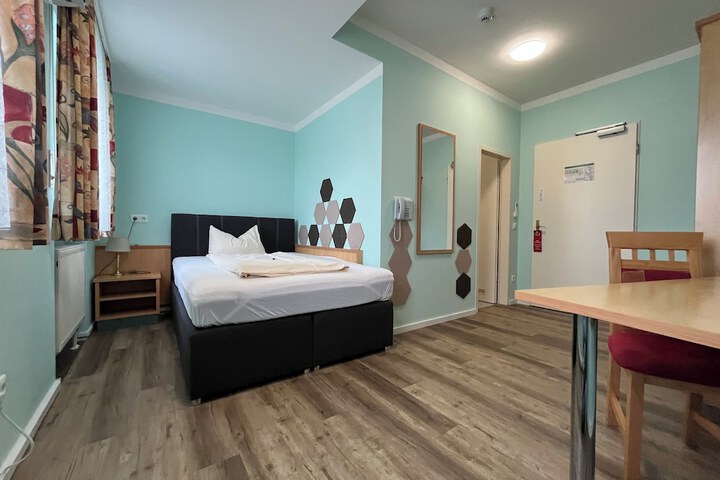 Room 9 of 38