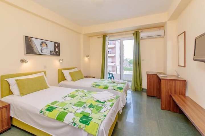 Room 6 of 23