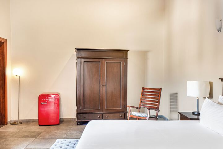 Room 8 of 50