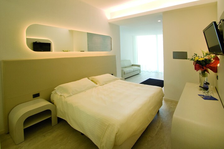 Room 6 of 50