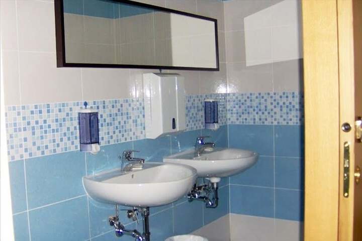 Room 15 of 32