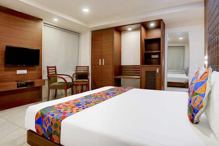 Room 27 of 33