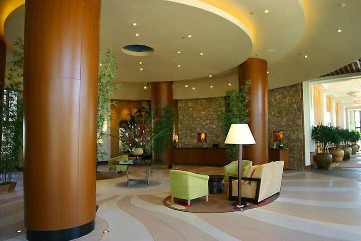 Entrance & Lobby
