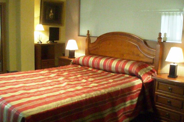 Room 2 of 5