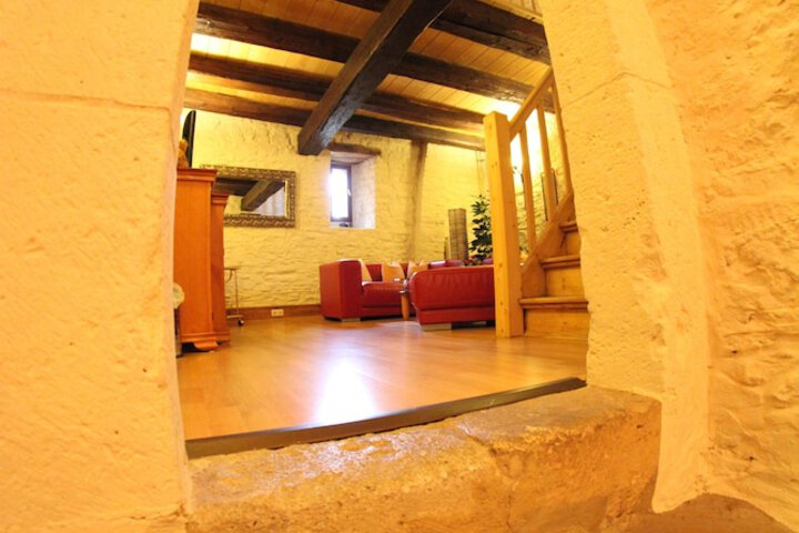 Room 8 of 23