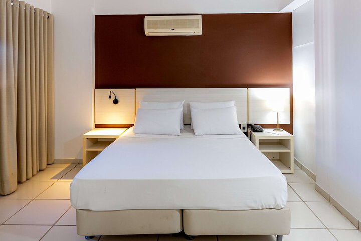 Room 28 of 93