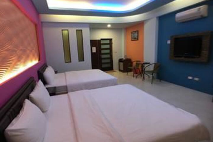 Room 13 of 21