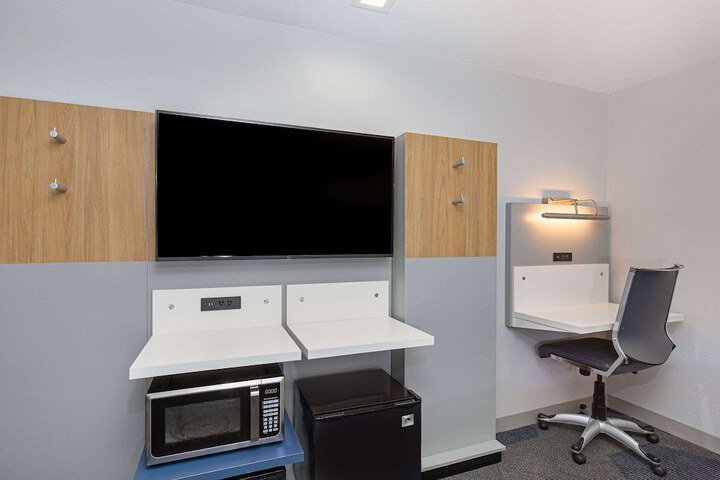 Room 9 of 25