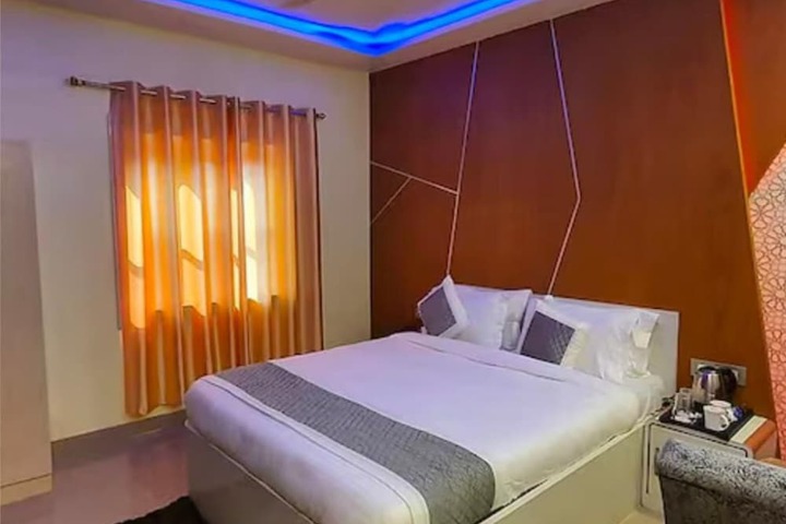 Room 10 of 14