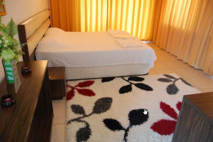 Room 4 of 17