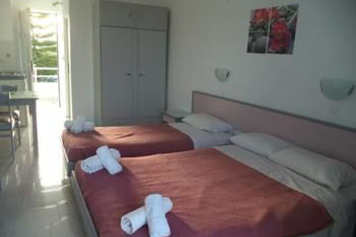 Room 6 of 11