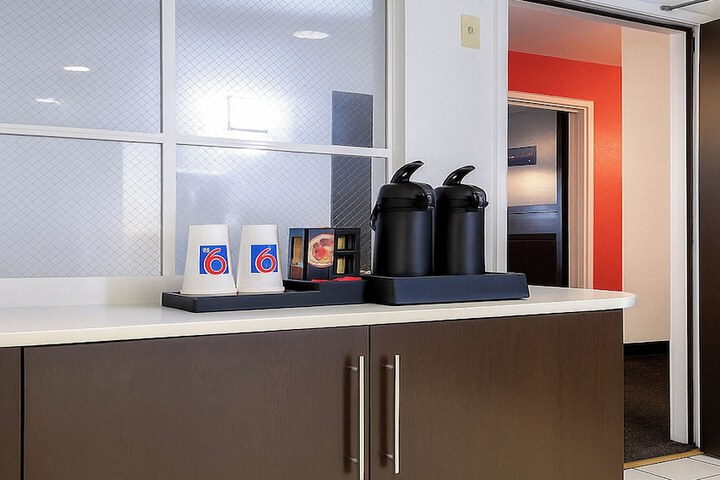 Breakfast/Coffee Service 24 of 40