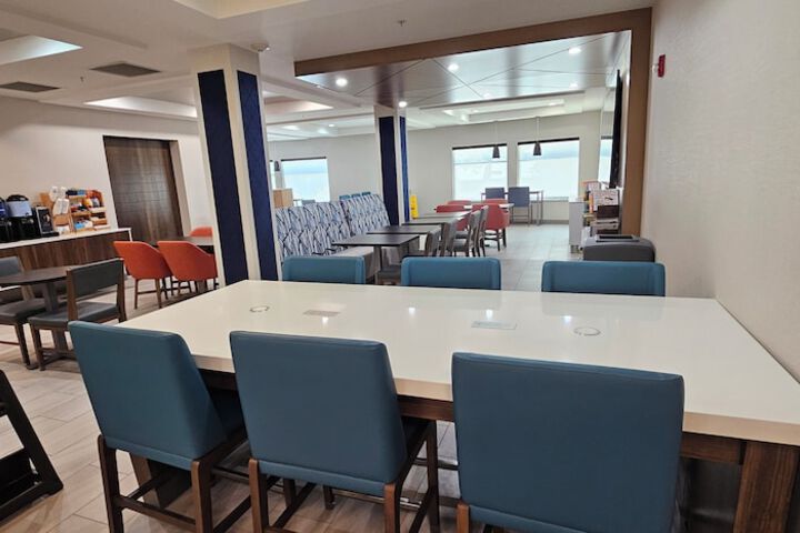 Breakfast/Coffee Service 64 of 104