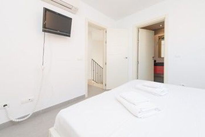 Room 7 of 24