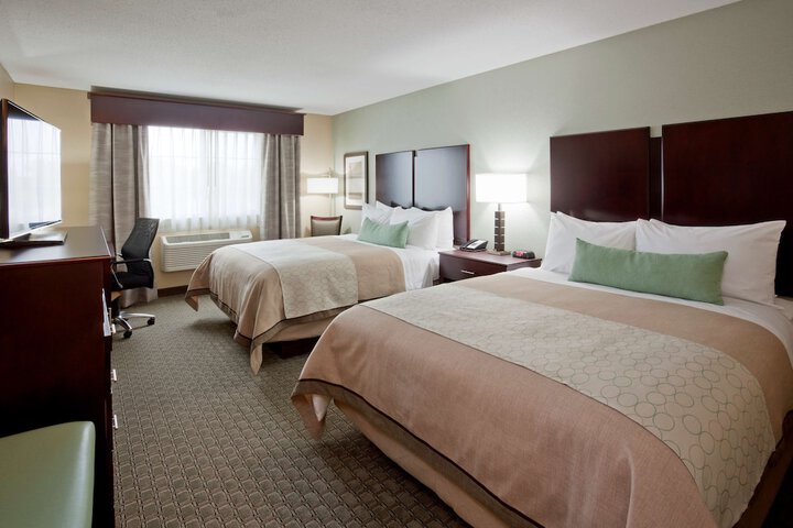 Queen Bed Accessible (4 of 13)