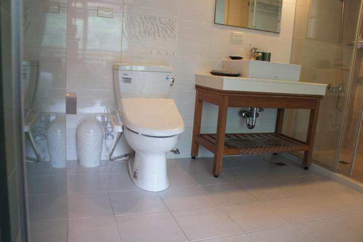 Clean Restrooms