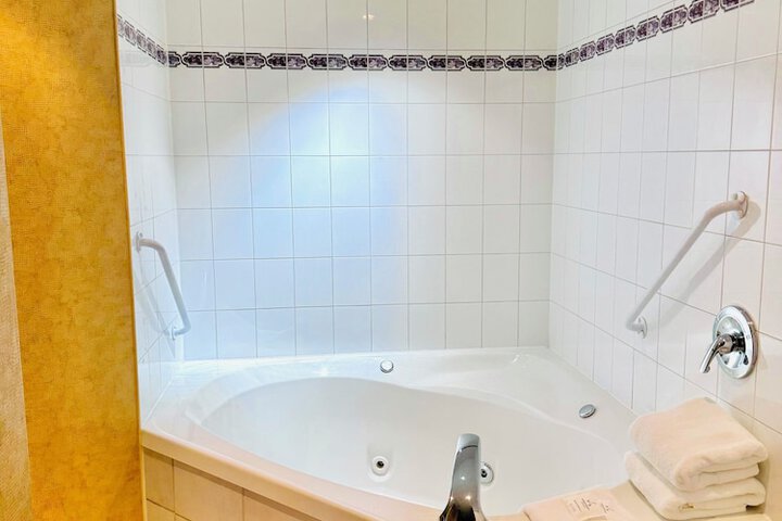 Hot Tub 26 of 35