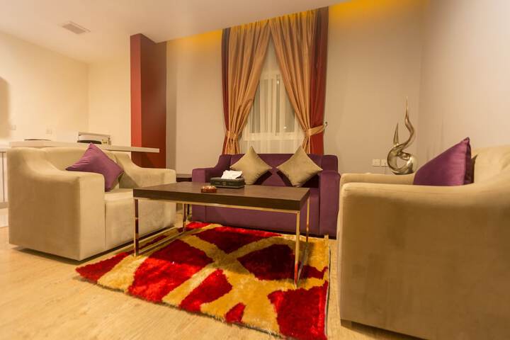 Lounge 27 of 37