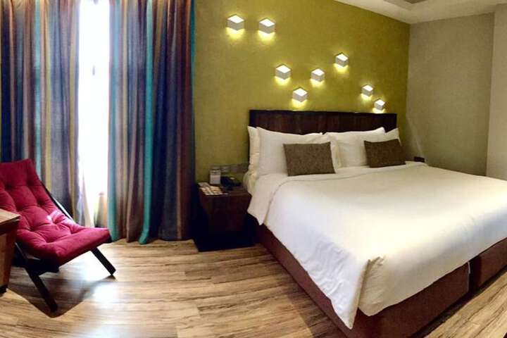 Room 15 of 48