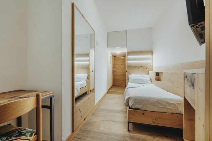 Room 7 of 61