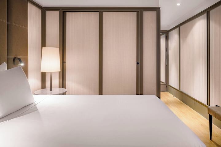 Room 22 of 68