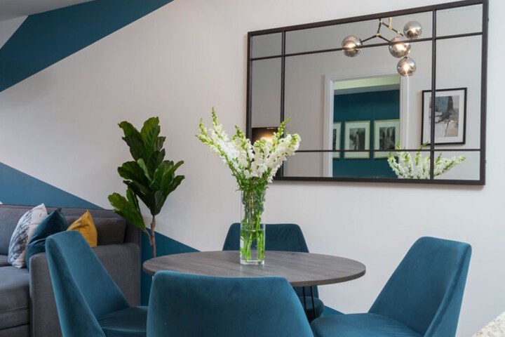 Dining 30 of 38