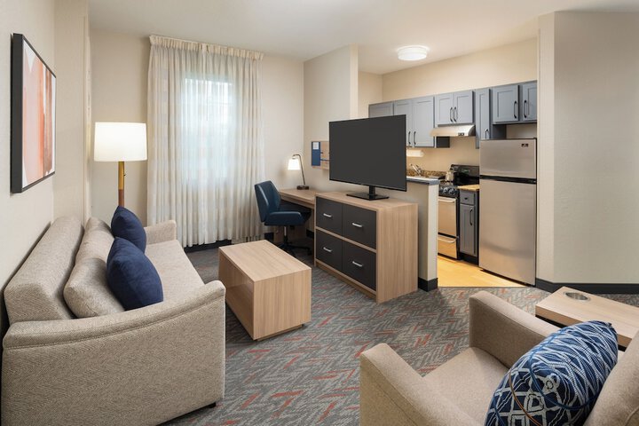 Room 13 of 32