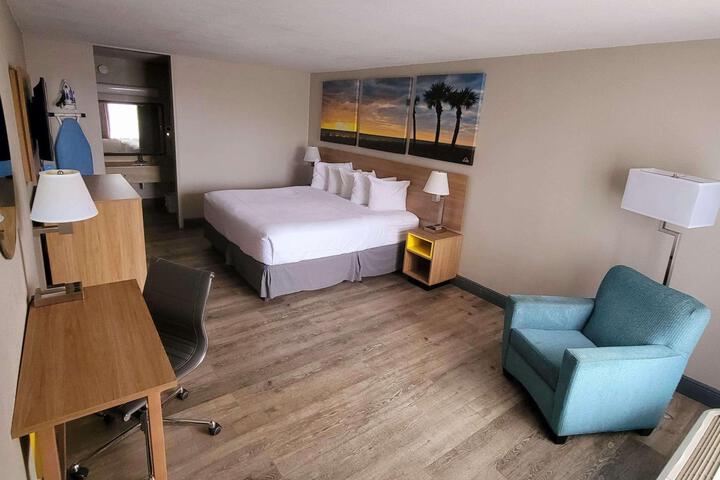 2 Queen Beds (3 of 9)