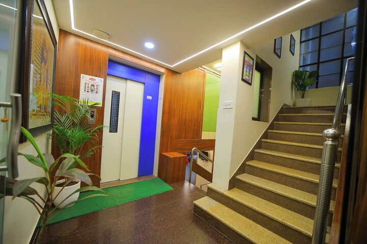 Room 6 of 11
