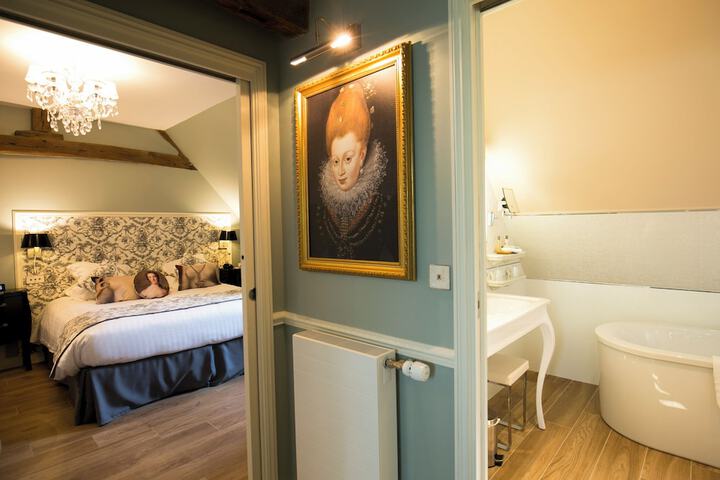 Room 7 of 83