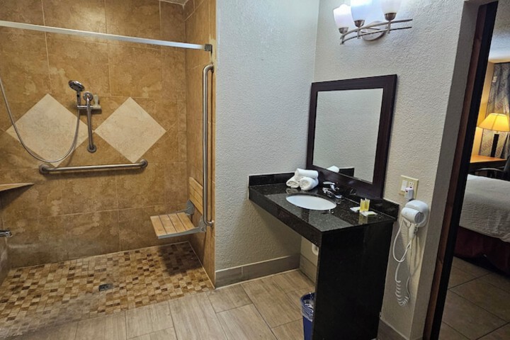 Room 32 of 47