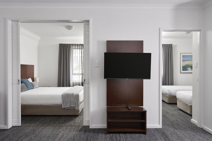 Room 5 of 28