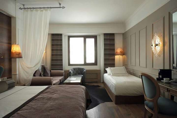 Room 10 of 66