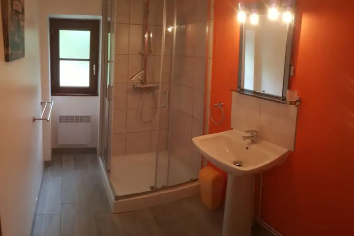 Room 6 of 22