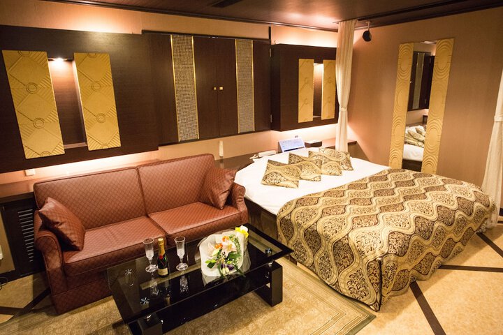 Room 5 of 6