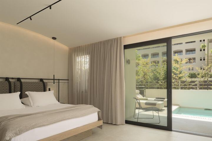 Room 105 of 357