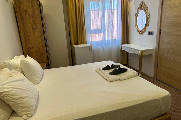 Room 6 of 22