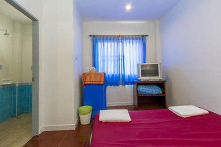 Room 10 of 12