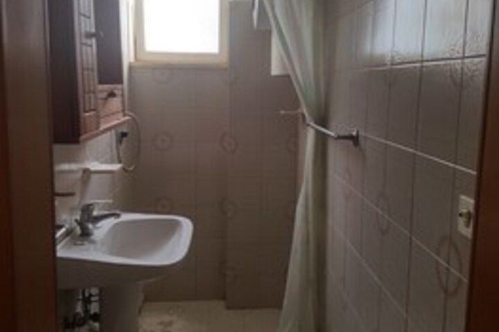 Room 3 of 32