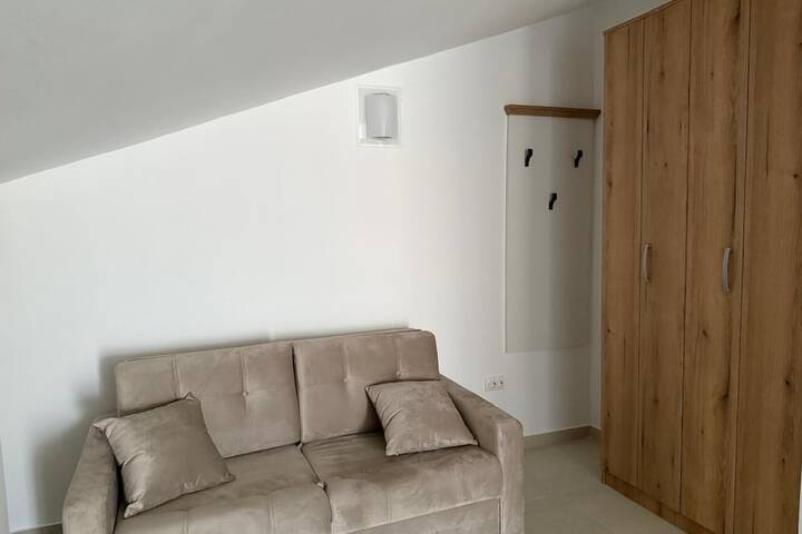 Room 33 of 74