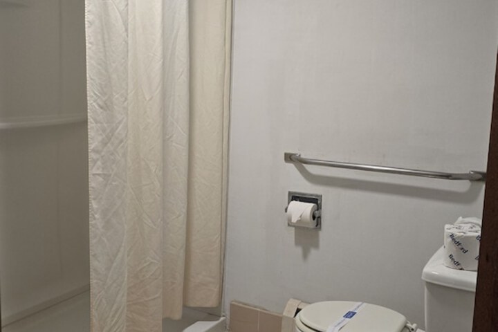 Room 28 of 34