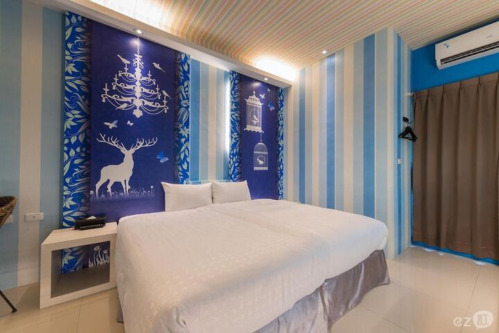 Room 28 of 52