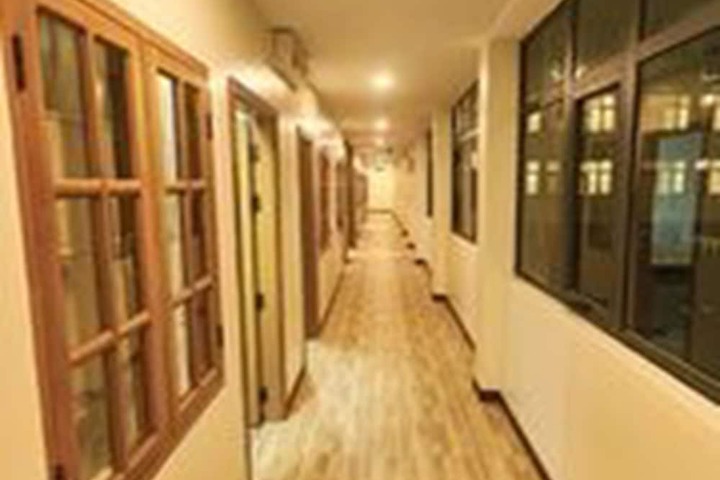 Ballroom/Hall 32 of 34