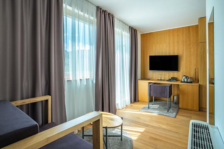Room 6 of 45