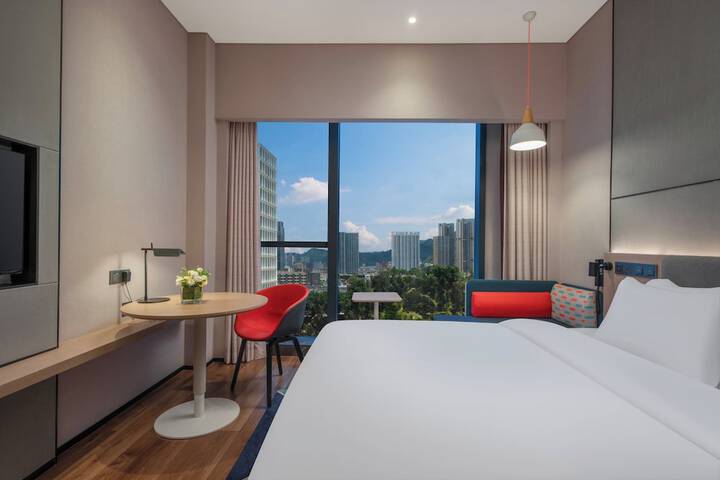 Room 32 of 102