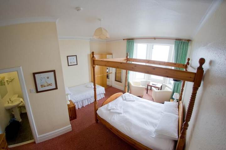 Room 12 of 33