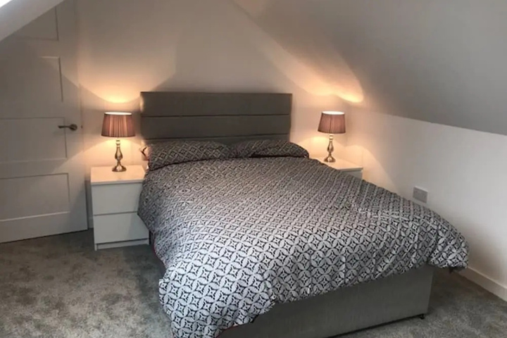 Room 4 of 10
